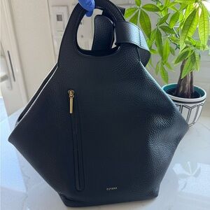 Cuyana Oversized Paloma Bag in Italian Pebbled Black Leather